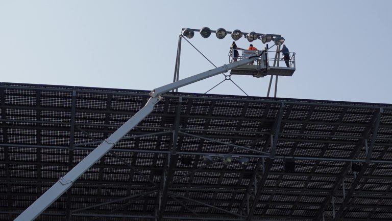 Wartung der Beleuchtungsanlage in der Arena